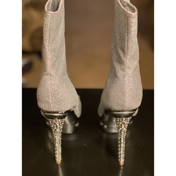 Shoes - Picture 2 of 5